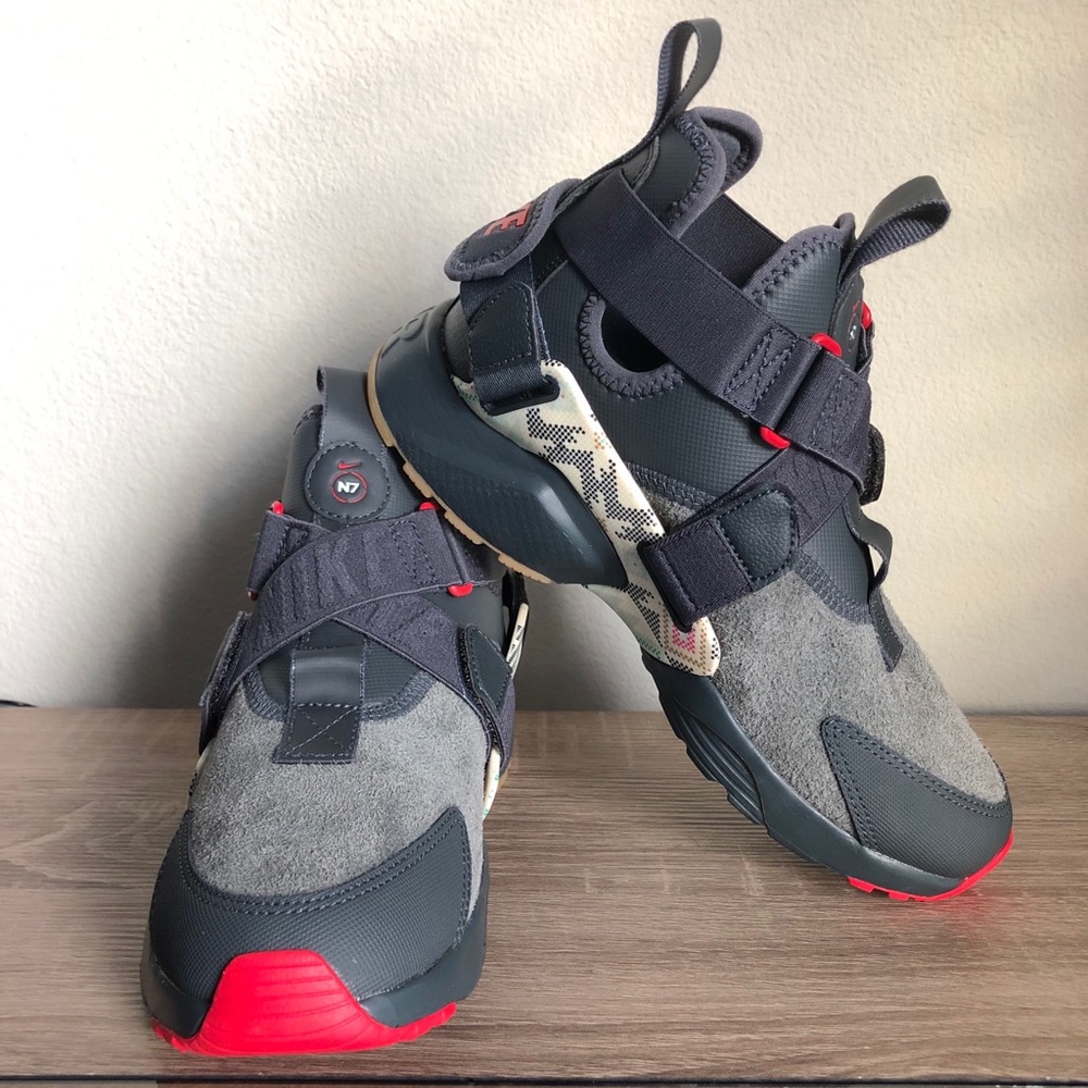 NIKE AIR HUARACHE CITY